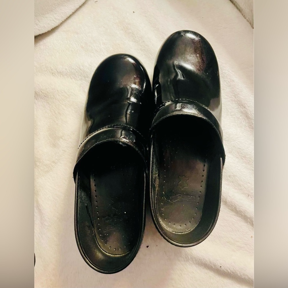 Dansko clogs. Black patent leather size 39.